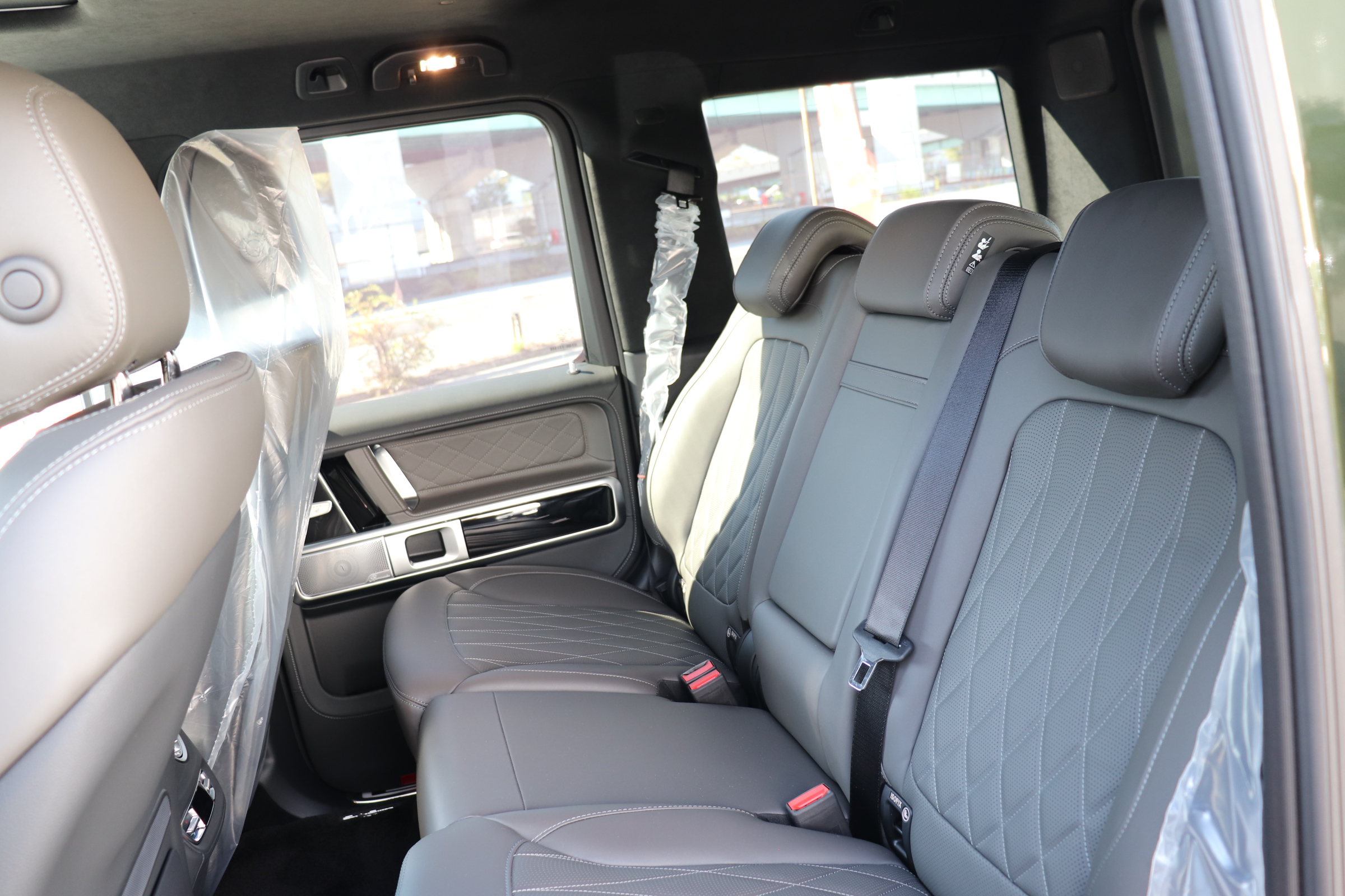 Gクラス G450d AMGラインパッケージ ナイトパッケージ マヌファクトゥーアプログラム＆プログラム＋ ボディ同色スペアタイヤリング車両画像13