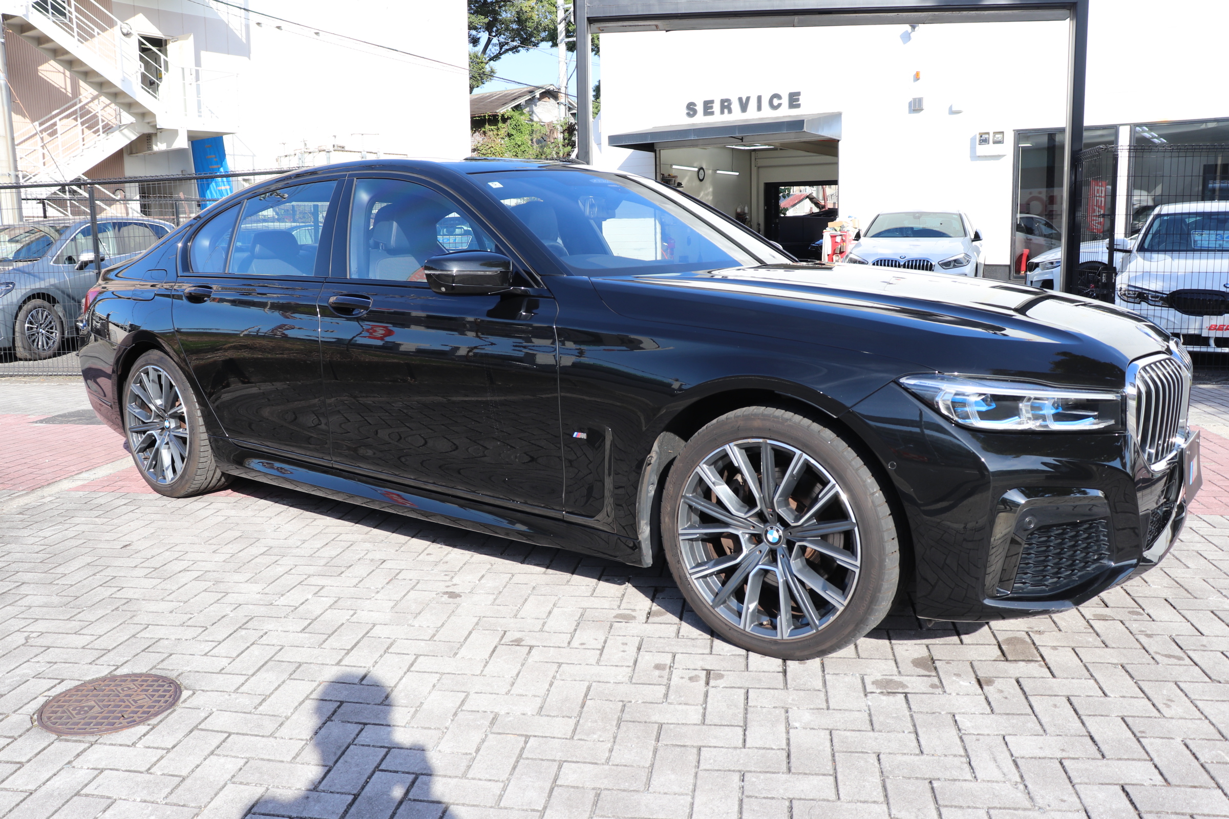 740d xdrive Mスポーツ イノベーションPKG ブラックレザー パノラマサンルーフ車両画像02