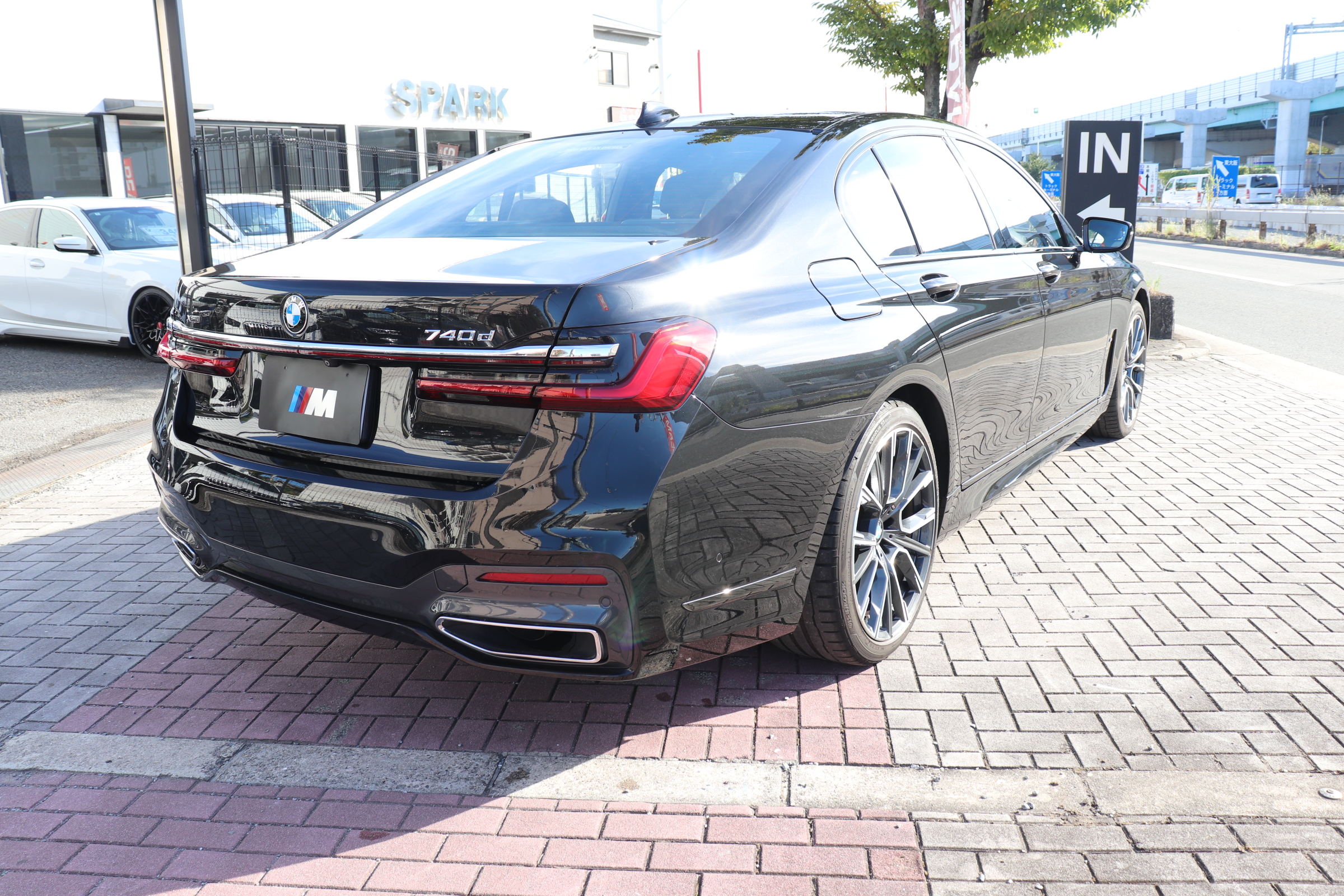 740d xdrive Mスポーツ イノベーションPKG ブラックレザー パノラマサンルーフ車両画像04