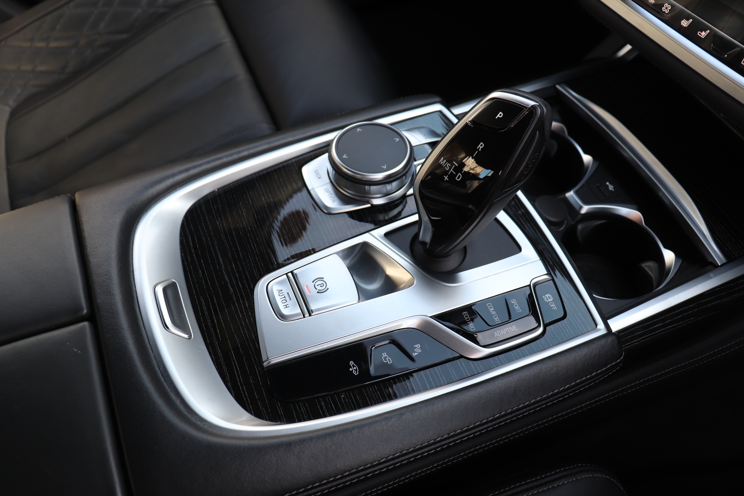 740d xdrive Mスポーツ イノベーションPKG ブラックレザー パノラマサンルーフ車両画像08