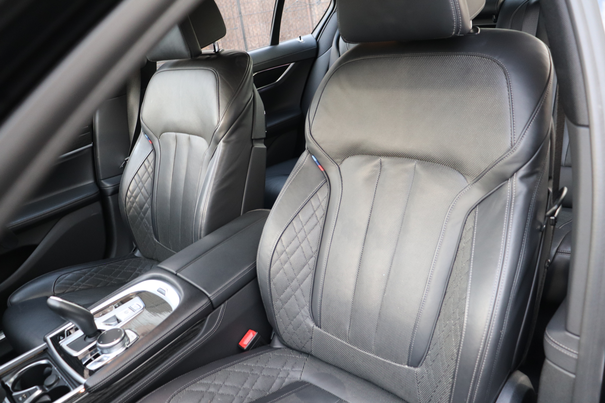 740d xdrive Mスポーツ イノベーションPKG ブラックレザー パノラマサンルーフ車両画像13
