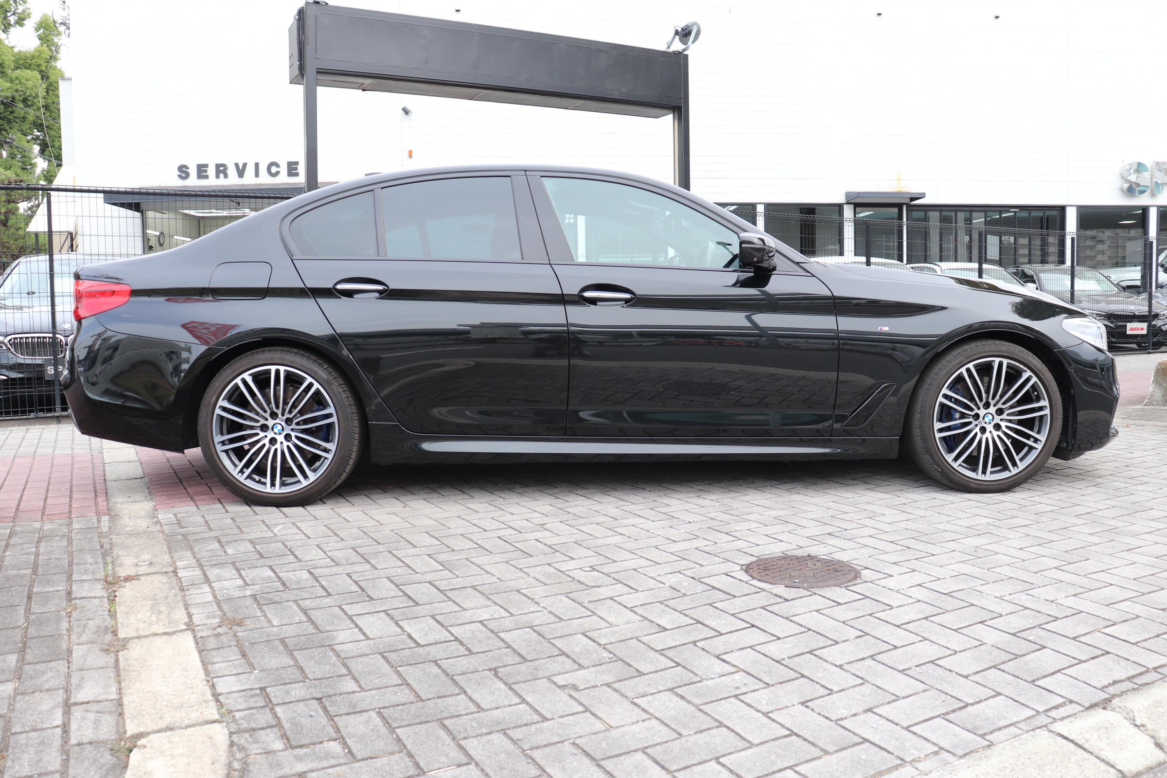 530i Mスポーツ ブラックレザー 前後シートヒーター 前席パワーシート アンビエントライト車両画像04
