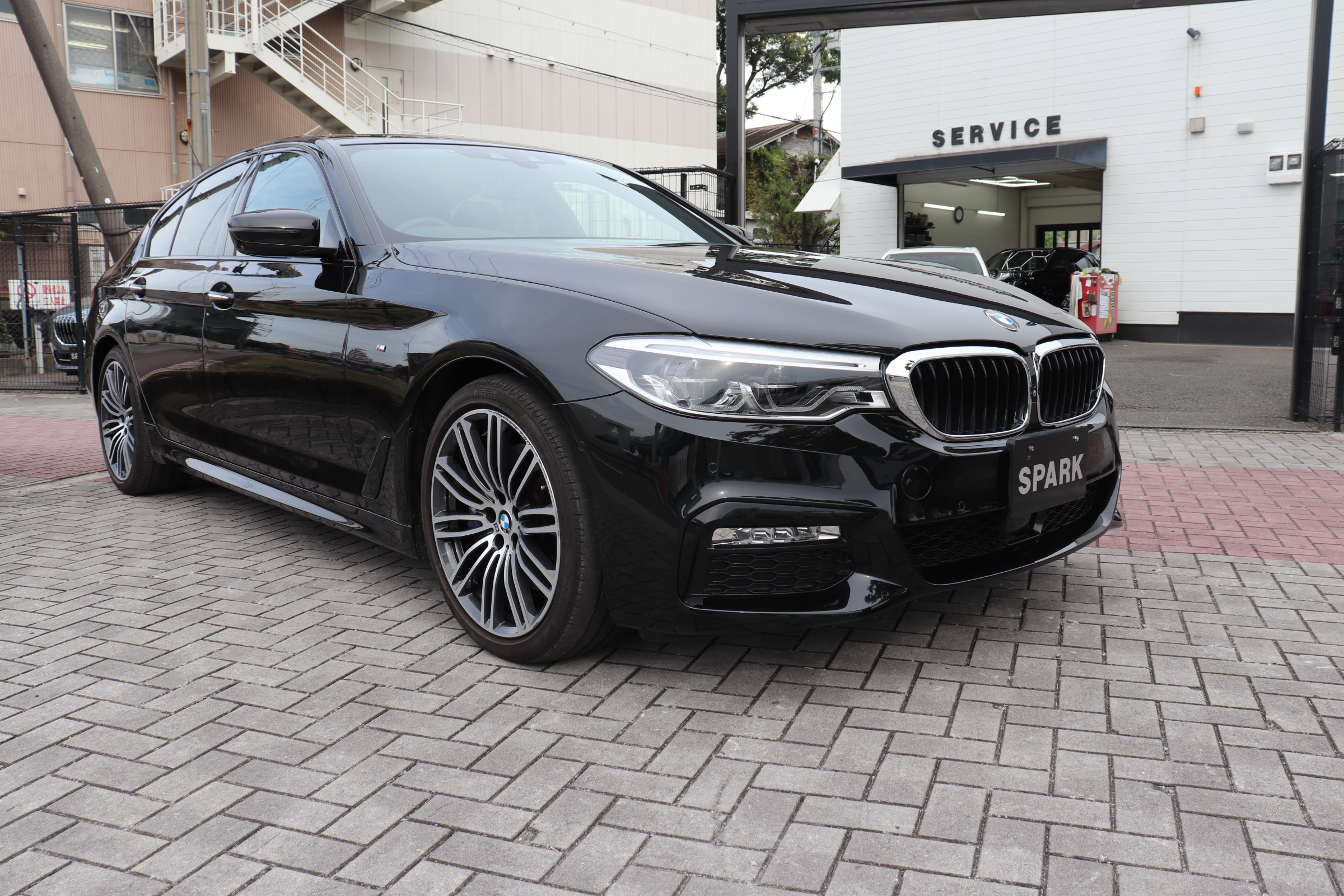 530i Mスポーツ ブラックレザー 前後シートヒーター 前席パワーシート アンビエントライト車両画像02