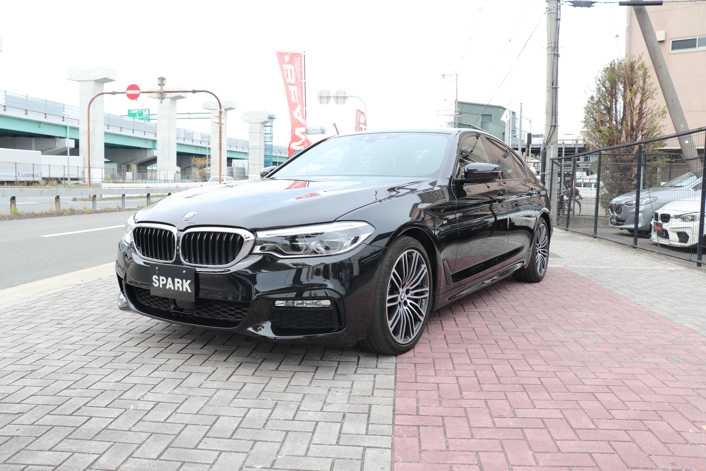 530i Mスポーツ ブラックレザー 前後シートヒーター 前席パワーシート アンビエントライトの画像